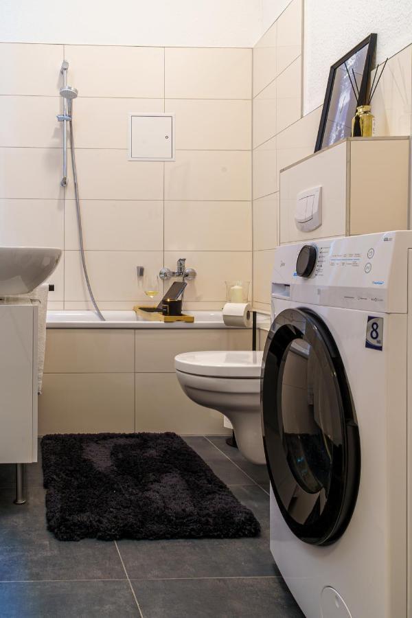 Suite Fuer 4 Mit Terrasse Im Herzen Der Innenstadt Schwerin  Buitenkant foto